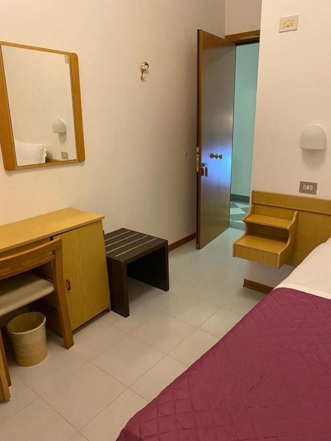 Hotel Ferrara Кьянчано-Терме Экстерьер фото